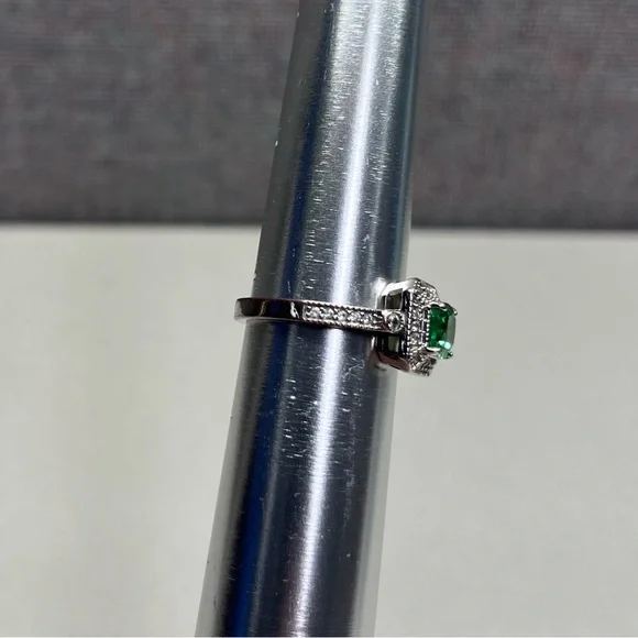 Emerald Ring - Picture 5 of 7